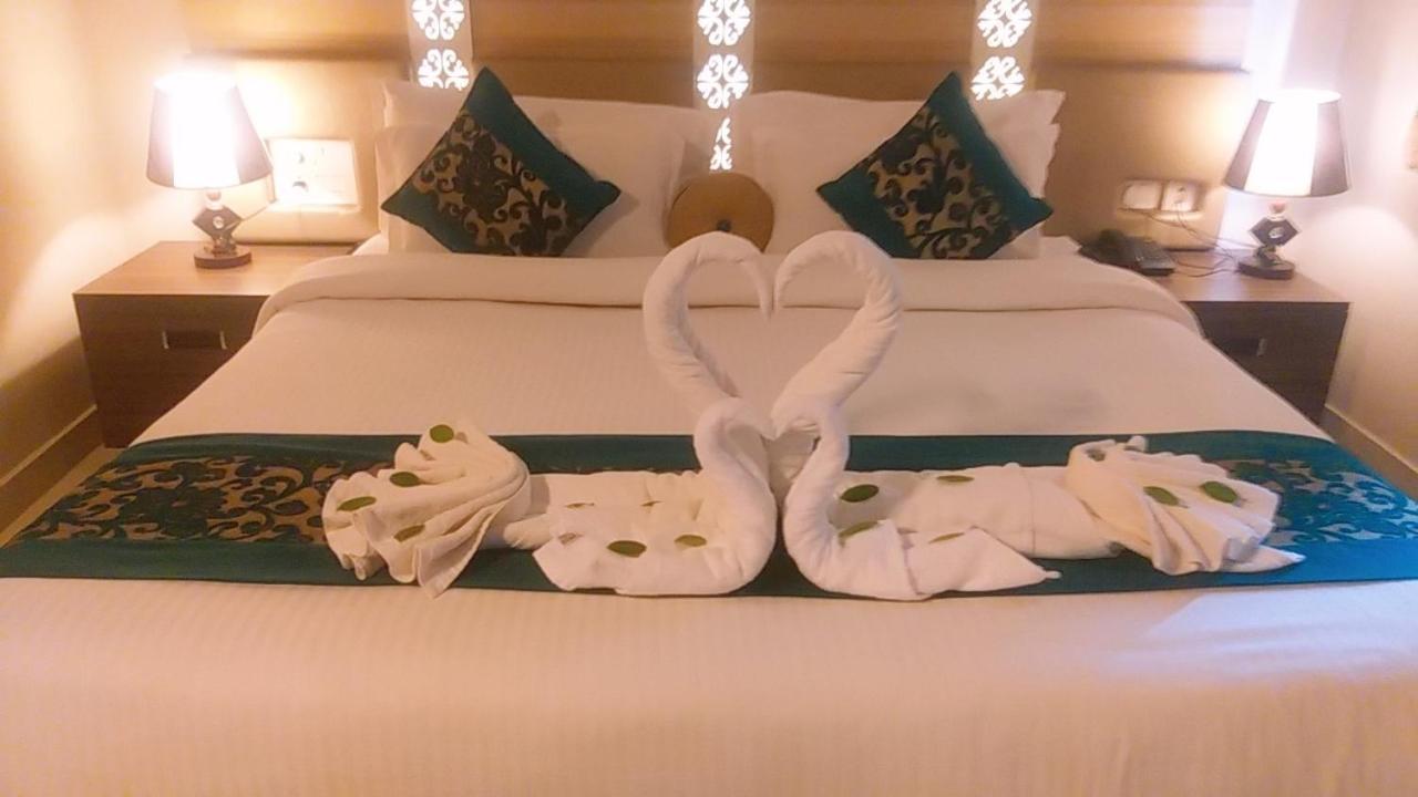 Hotel Ozas Grand Варанасі Екстер'єр фото