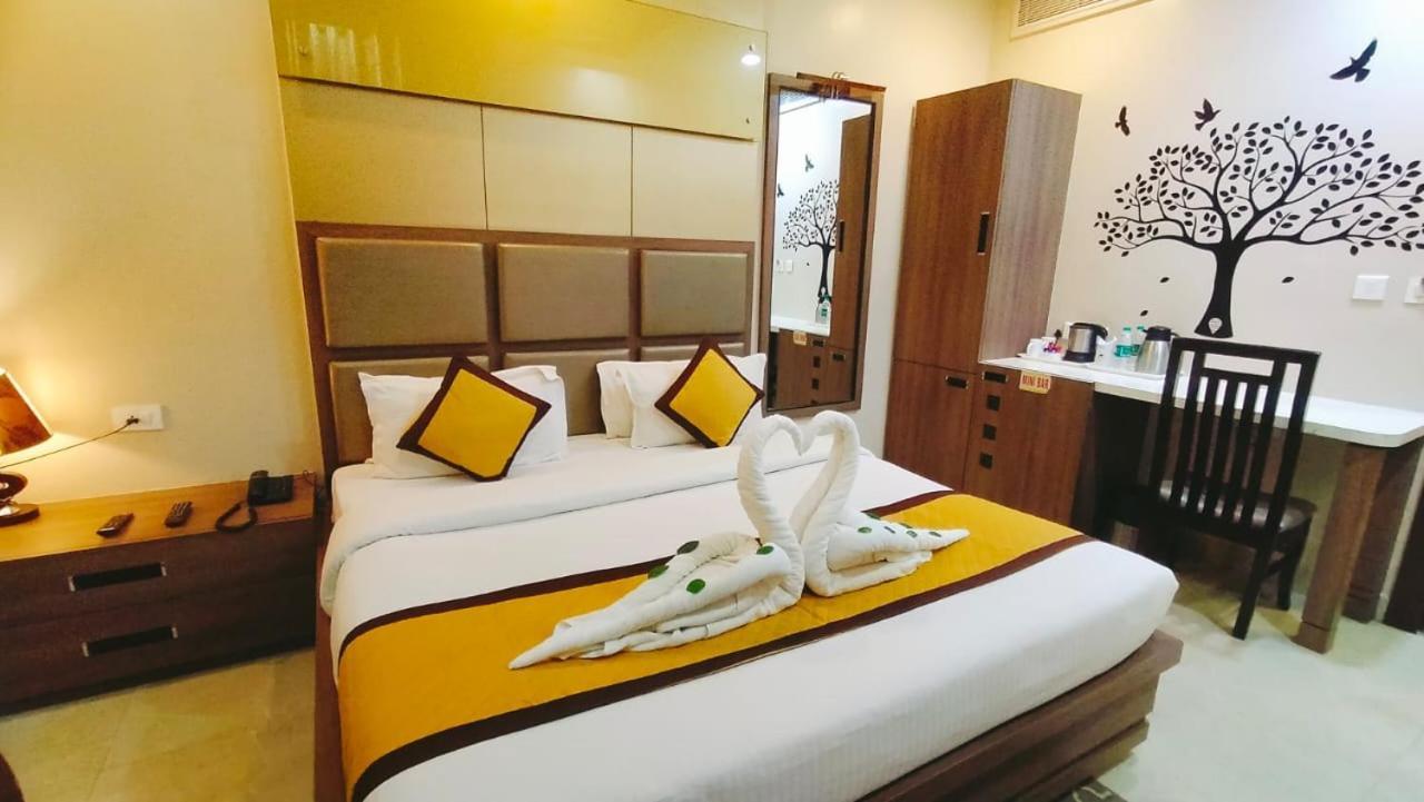 Hotel Ozas Grand Варанасі Екстер'єр фото