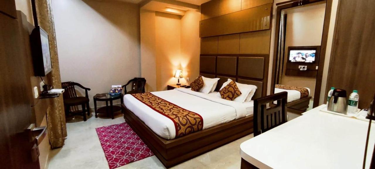Hotel Ozas Grand Варанасі Екстер'єр фото