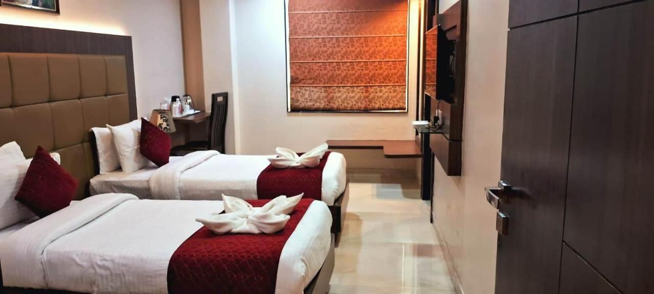 Hotel Ozas Grand Варанасі Екстер'єр фото